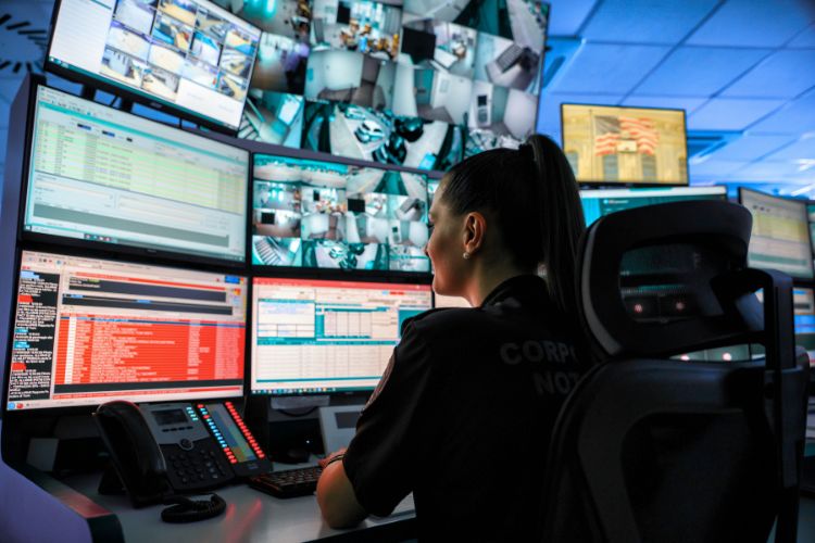 operatrice_centrale_operativa_cvn - Corpo Vigili Notturni operatrice_centrale_operativa_cvn